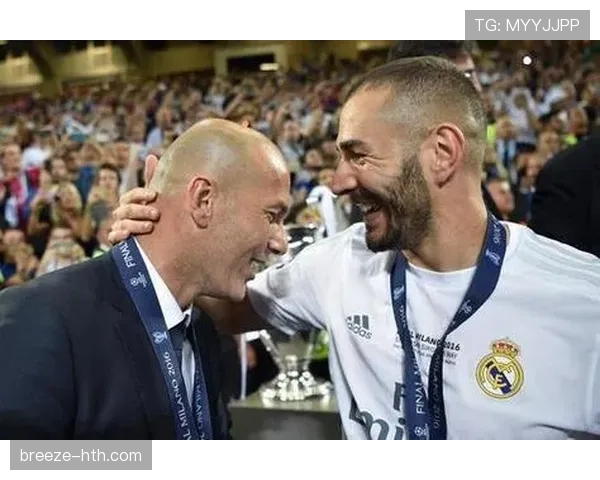 凯恩与本泽马对比:进攻组织与终结角色的全面性差异分析 凯恩与本泽马对比:进攻组织与终结角色的全面性差异分析